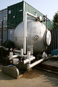 Carbon dioxide storage tank